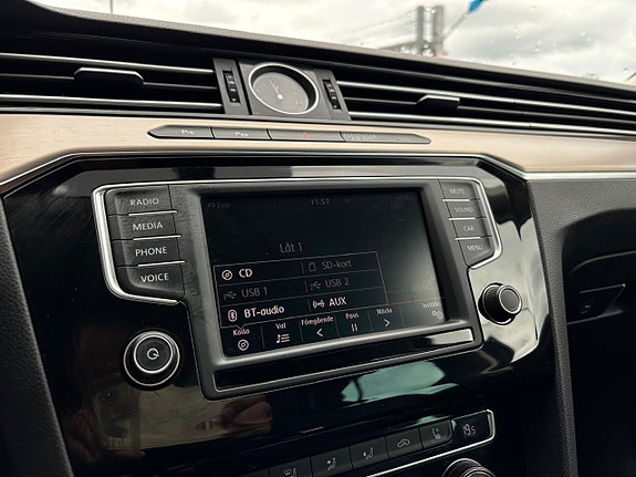 Volkswagen Passat 24 of 30