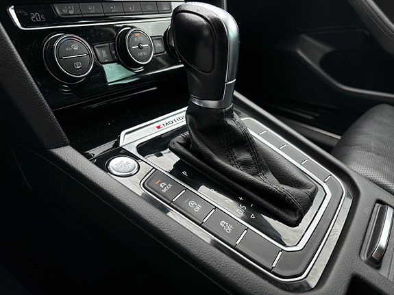 Volkswagen Passat 16 of 30