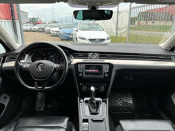 Volkswagen Passat 9 of 30