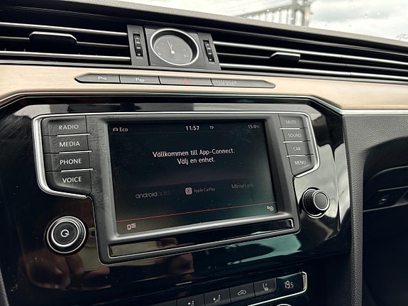 Volkswagen Passat 26 of 30
