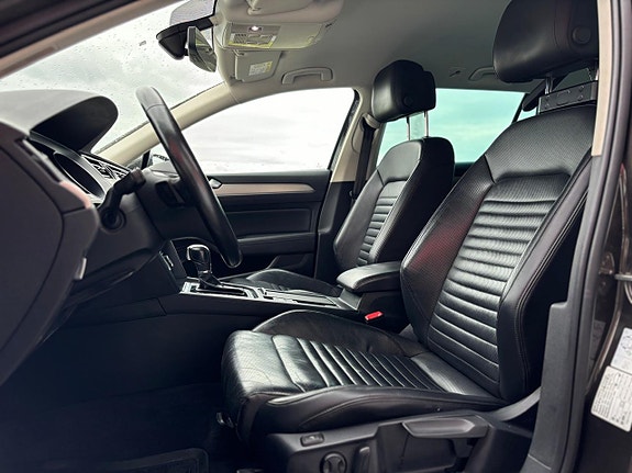 Volkswagen Passat 19 of 30
