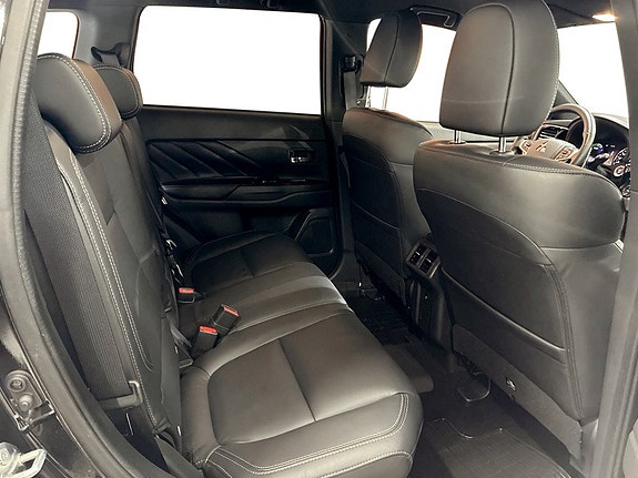 Mitsubishi Outlander 12 of 15