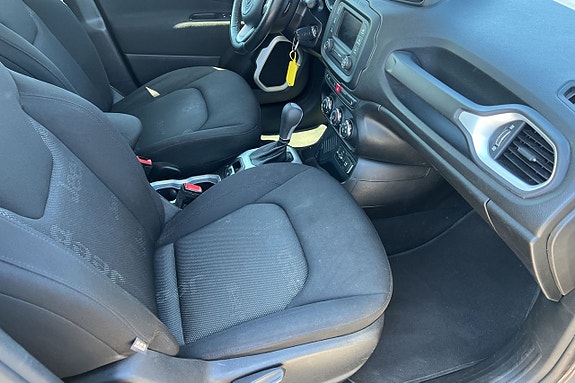 Jeep Renegade 9 of 13