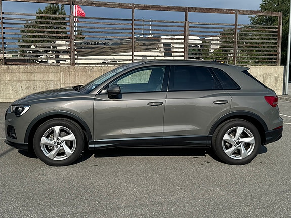 Audi Q3 3 of 5