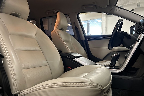 Volvo XC70 18 of 30