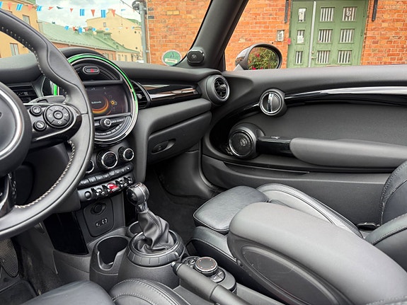 MINI Cooper S 19 of 27