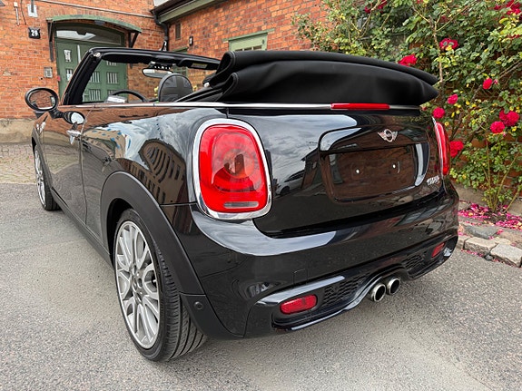 MINI Cooper S 8 of 27