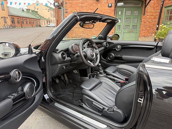 MINI Cooper S 18 of 27