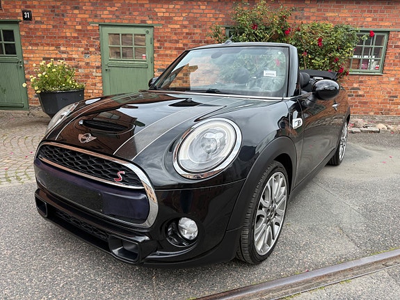 MINI Cooper S 3 of 5