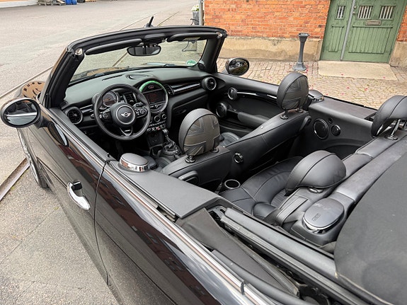 MINI Cooper S 24 of 27