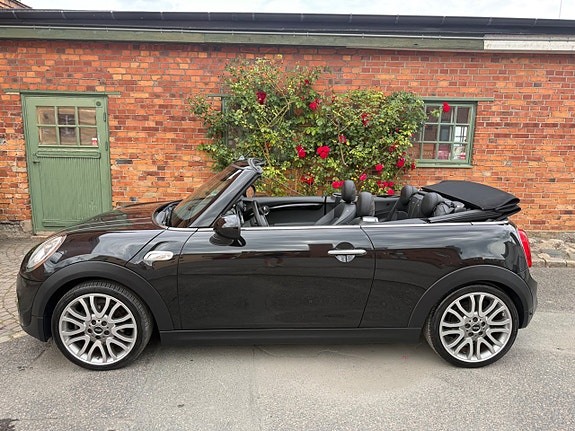 MINI Cooper S 2 of 5