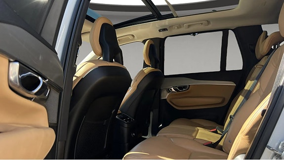 Volvo XC90 8 of 14