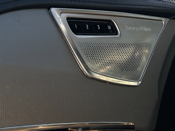 Volvo XC90 10 of 14