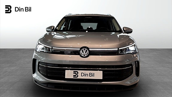 Volkswagen Tiguan 3 of 5