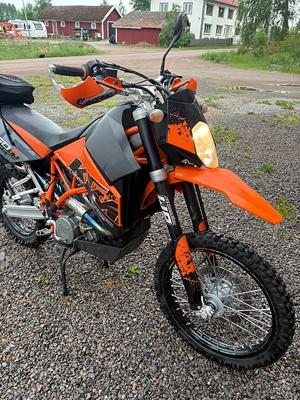 KTM 950 SE  SUPERENDURO 2 of 9