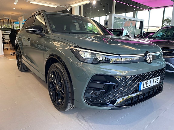 Volkswagen Tiguan 3 of 13