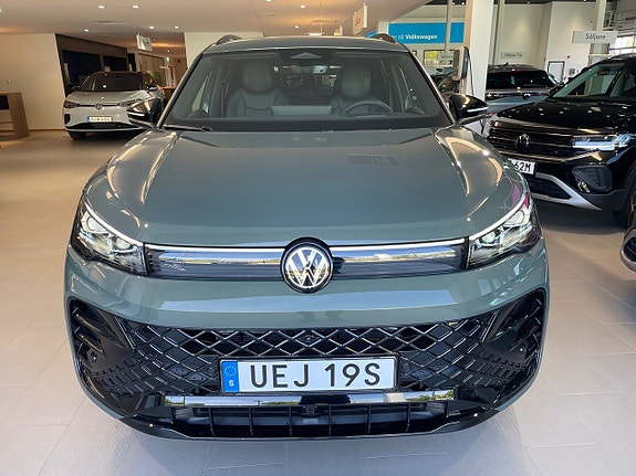 Volkswagen Tiguan 2 of 13