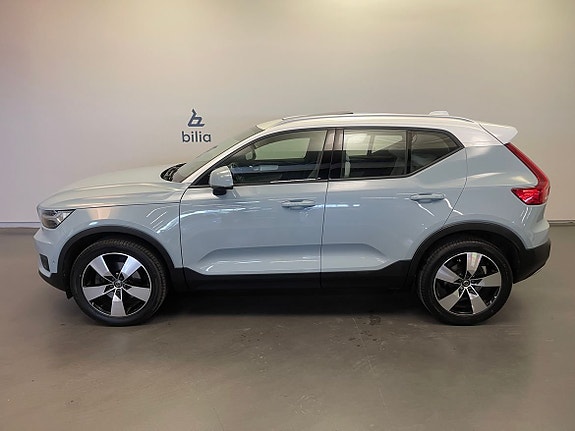 Volvo XC40 2 of 5