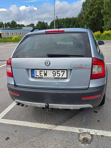 Skoda Octavia Scout 4 of 5