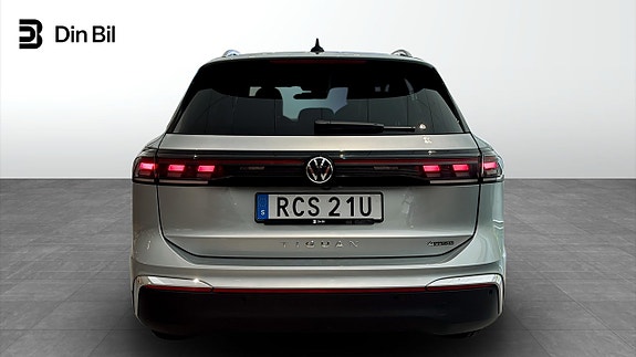 Volkswagen Tiguan 5 of 12