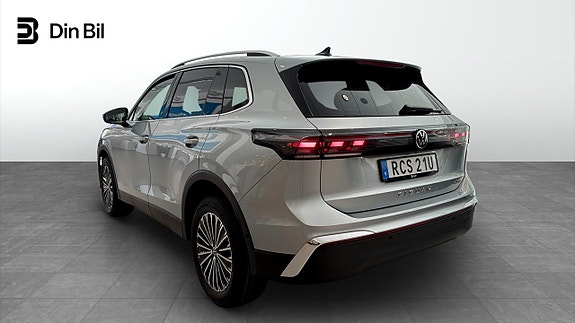 Volkswagen Tiguan 3 of 12