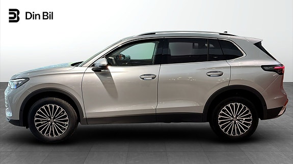 Volkswagen Tiguan 2 of 12