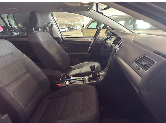 Volkswagen Golf VII 11 of 13