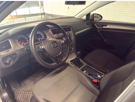 Volkswagen Golf VII 9 of 13