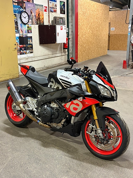Aprilia Tuono V4 1100 Factory 2 of 3
