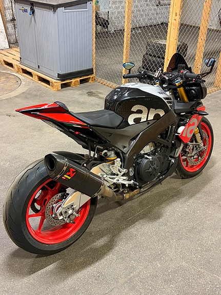 Aprilia Tuono V4 1100 Factory 3 of 3