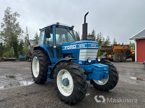 Traktor Ford 6710 4WD