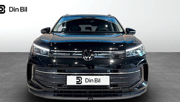 Volkswagen Tiguan 3 of 5