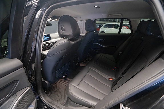 BMW 320d 16 of 23