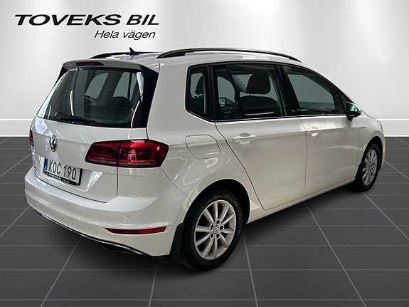 Volkswagen Golf Sportsvan 3 of 5