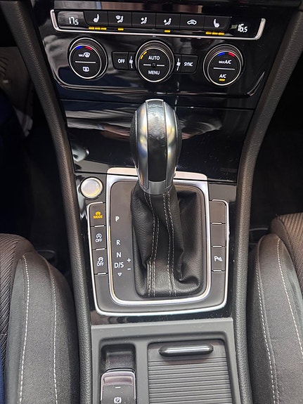Volkswagen Golf VII 14 of 19