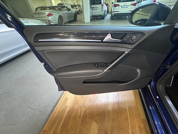 Volkswagen Golf VII 15 of 19