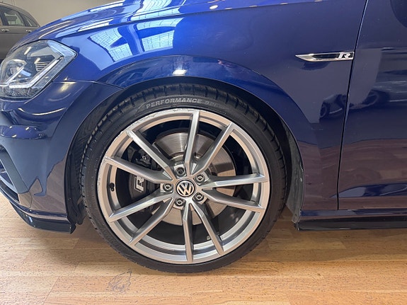 Volkswagen Golf VII 17 of 19