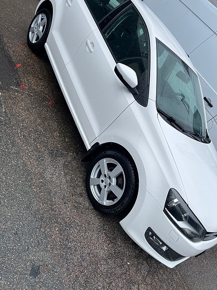 Volkswagen Polo 2 of 5