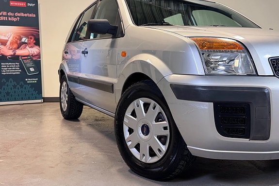 Ford Fusion 18 of 19