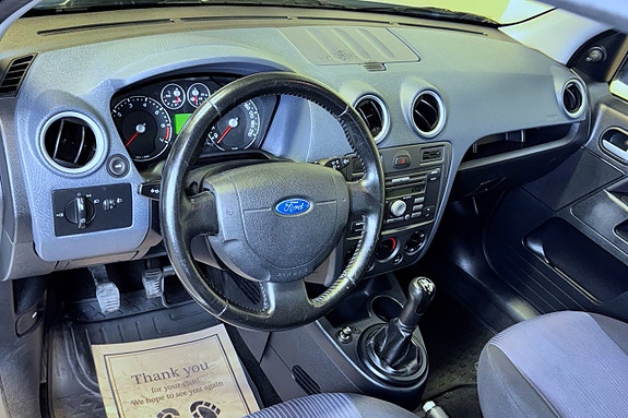 Ford Fusion 8 of 19