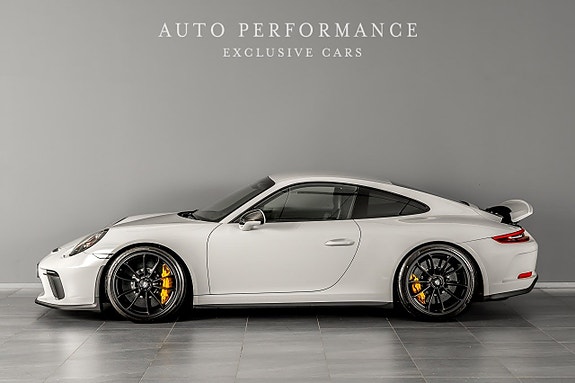 Porsche 911 GT3 4 of 5