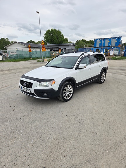 Volvo XC70 2 of 5