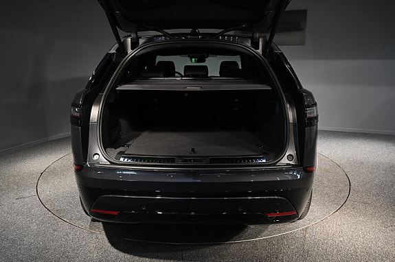 Land Rover Range Rover Velar 18 of 23