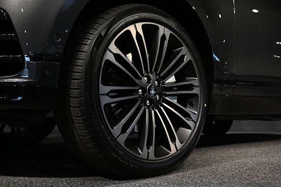 Land Rover Range Rover Velar 10 of 23