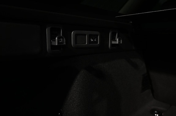 Land Rover Range Rover Velar 19 of 23