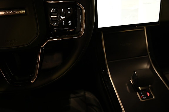 Land Rover Range Rover Velar 15 of 23