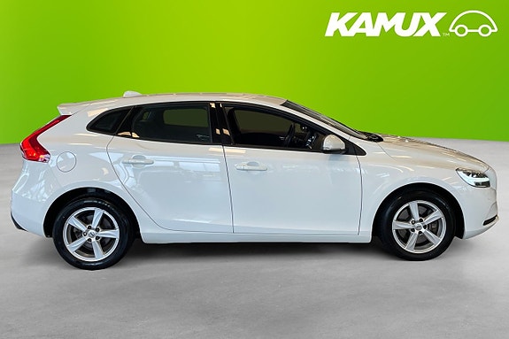 Volvo V40 2 of 5