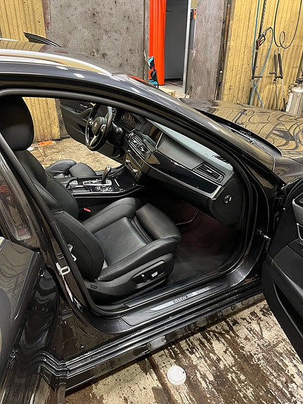 BMW 520d 4 of 5