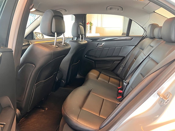 Mercedes-Benz E220 8 of 13