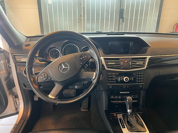 Mercedes-Benz E220 9 of 13